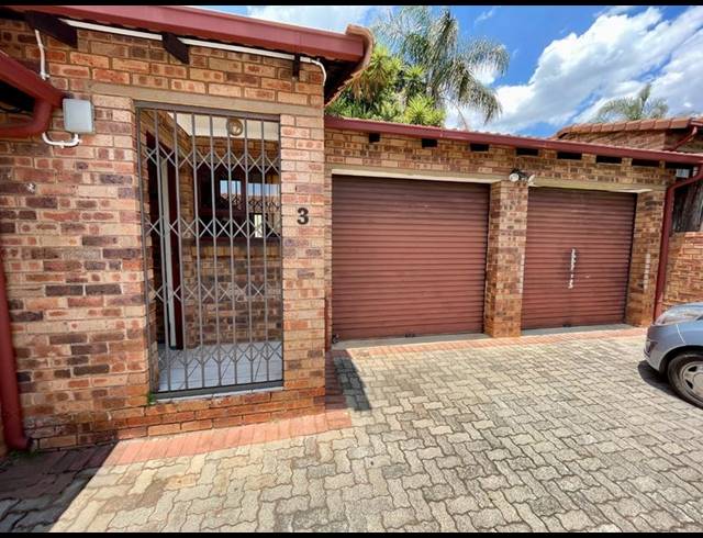 2 BEDROOM TOWNHOUSE FOR SALE IN RANGEVIEW